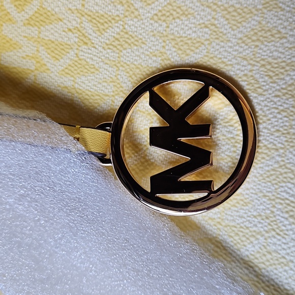 NWT $558 Michael Kors Sheila Bag Daisy Yellow Leather Monogram - Picture 5 of 11